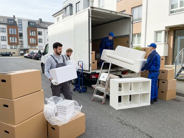 Carga, transporte y descarga en mudanzas y portes en Narón